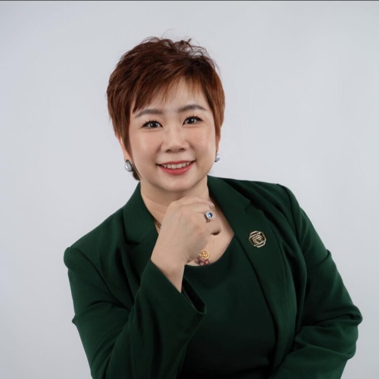 不走寻常路，40岁辞职，她打造了马来西亚最火的美容培训